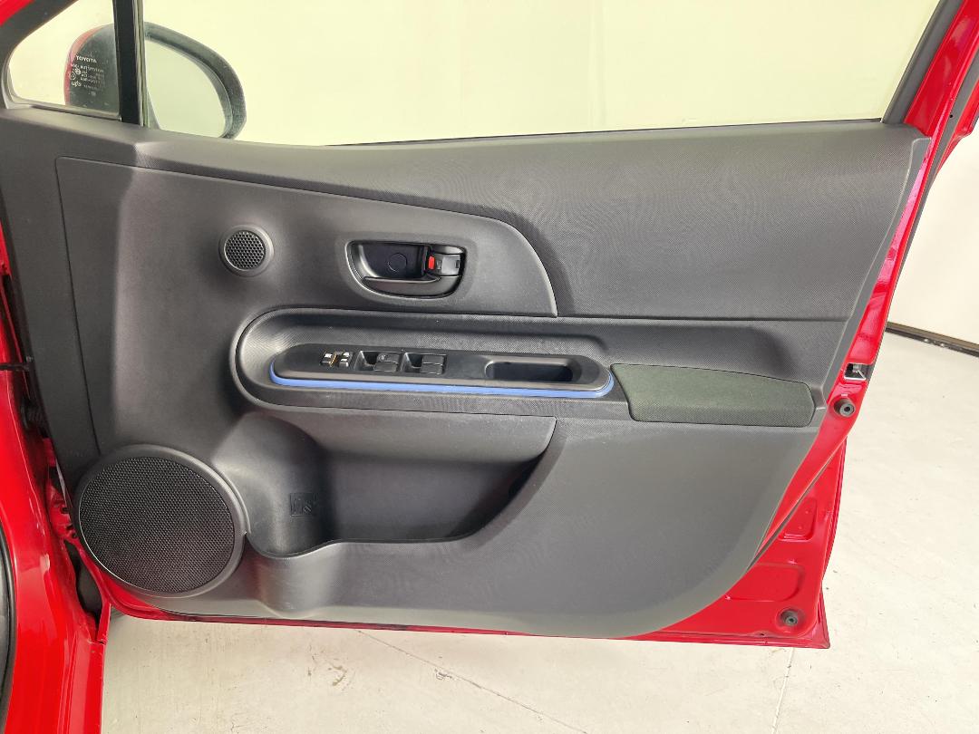 Photo '15' of Toyota Aqua Photo '15' of Toyota Aqua