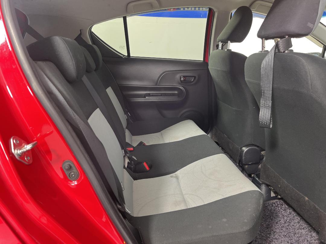 Photo '20' of Toyota Aqua Photo '20' of Toyota Aqua