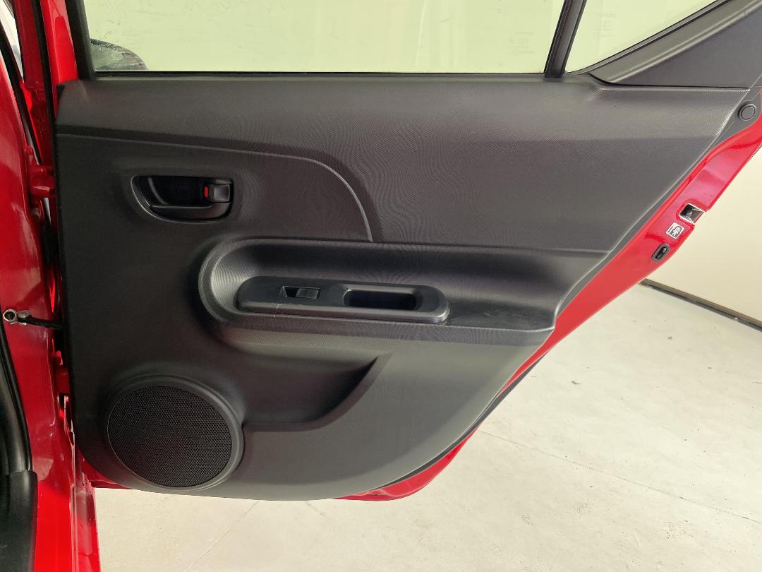 Photo '19' of Toyota Aqua Photo '19' of Toyota Aqua