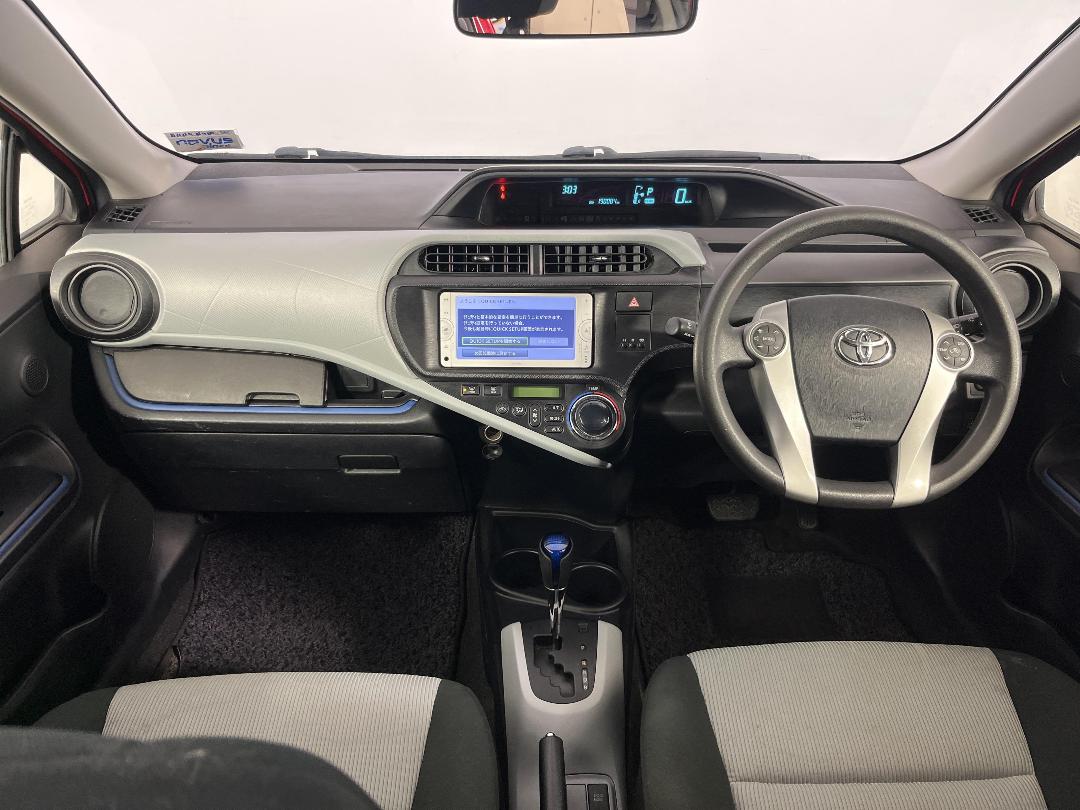 Photo '17' of Toyota Aqua Photo '17' of Toyota Aqua