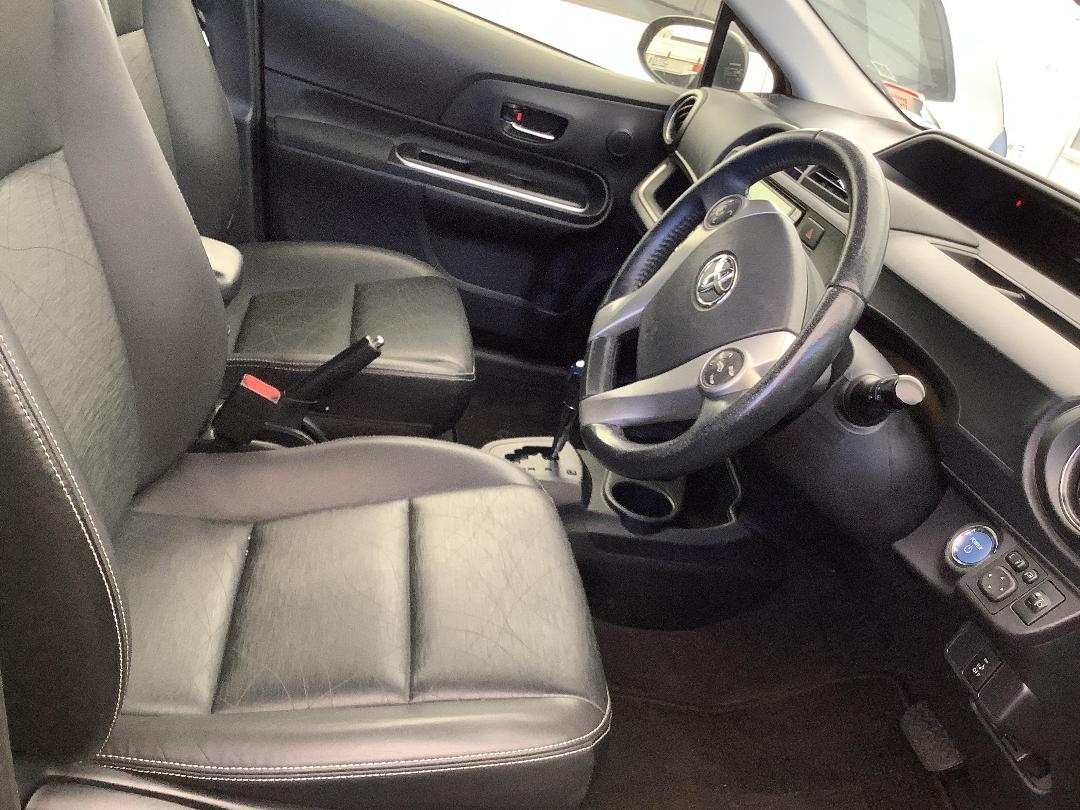 Photo '10' of Toyota Aqua