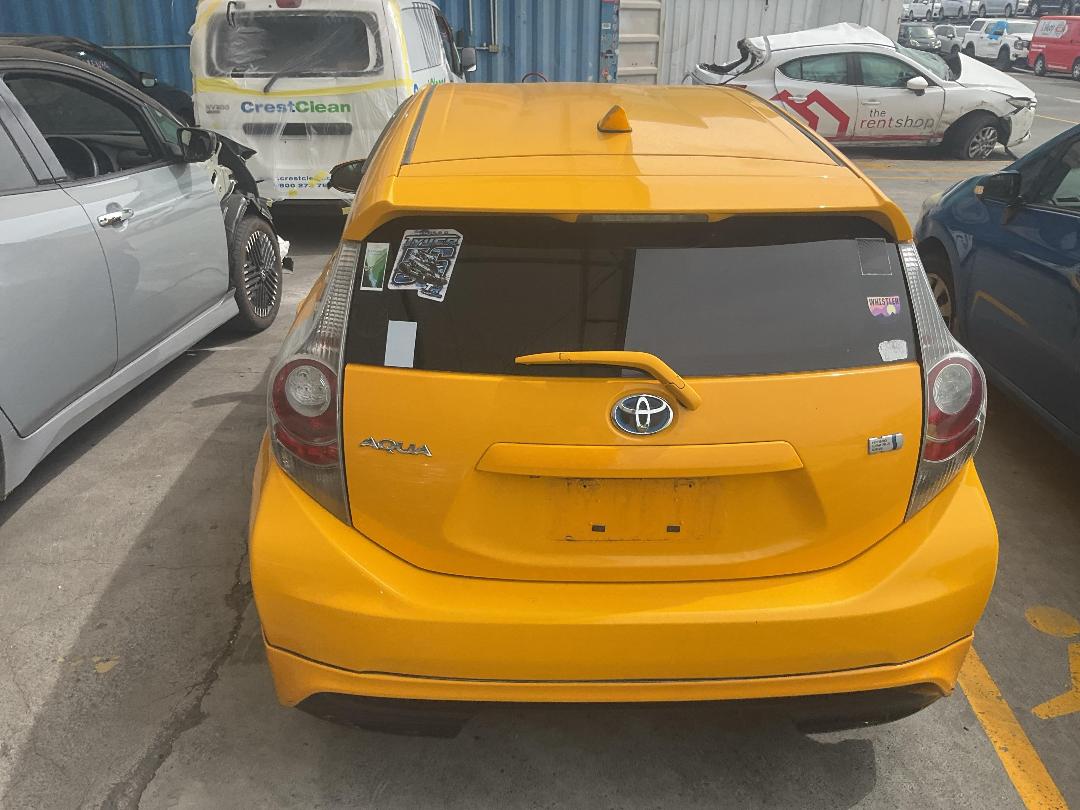 Photo '11' of Toyota Aqua Hybrid