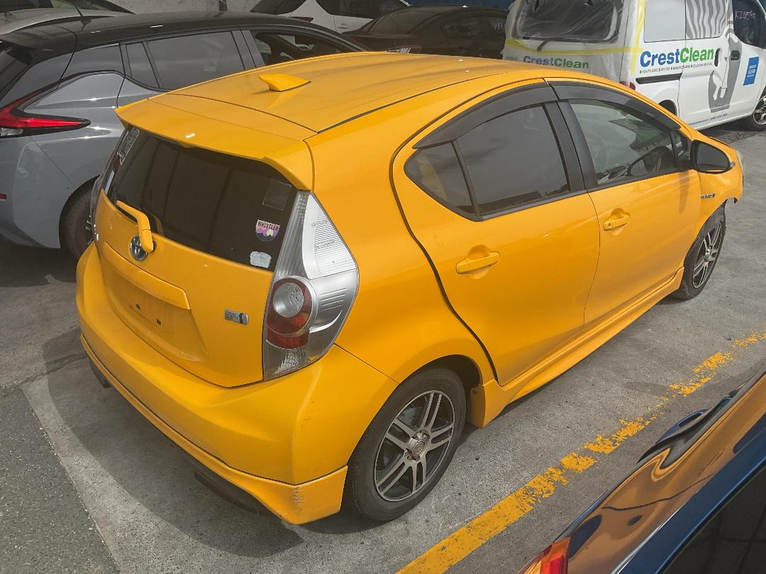 Photo '12' of Toyota Aqua Hybrid