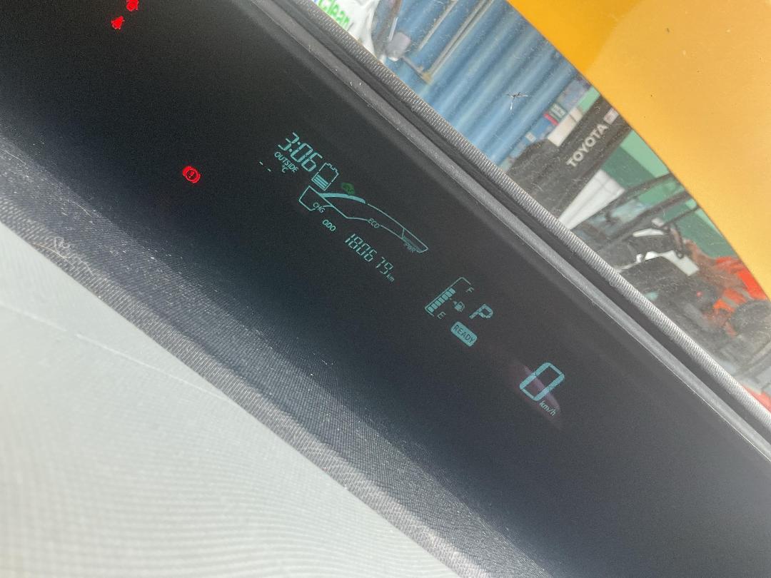 Photo '18' of Toyota Aqua Hybrid