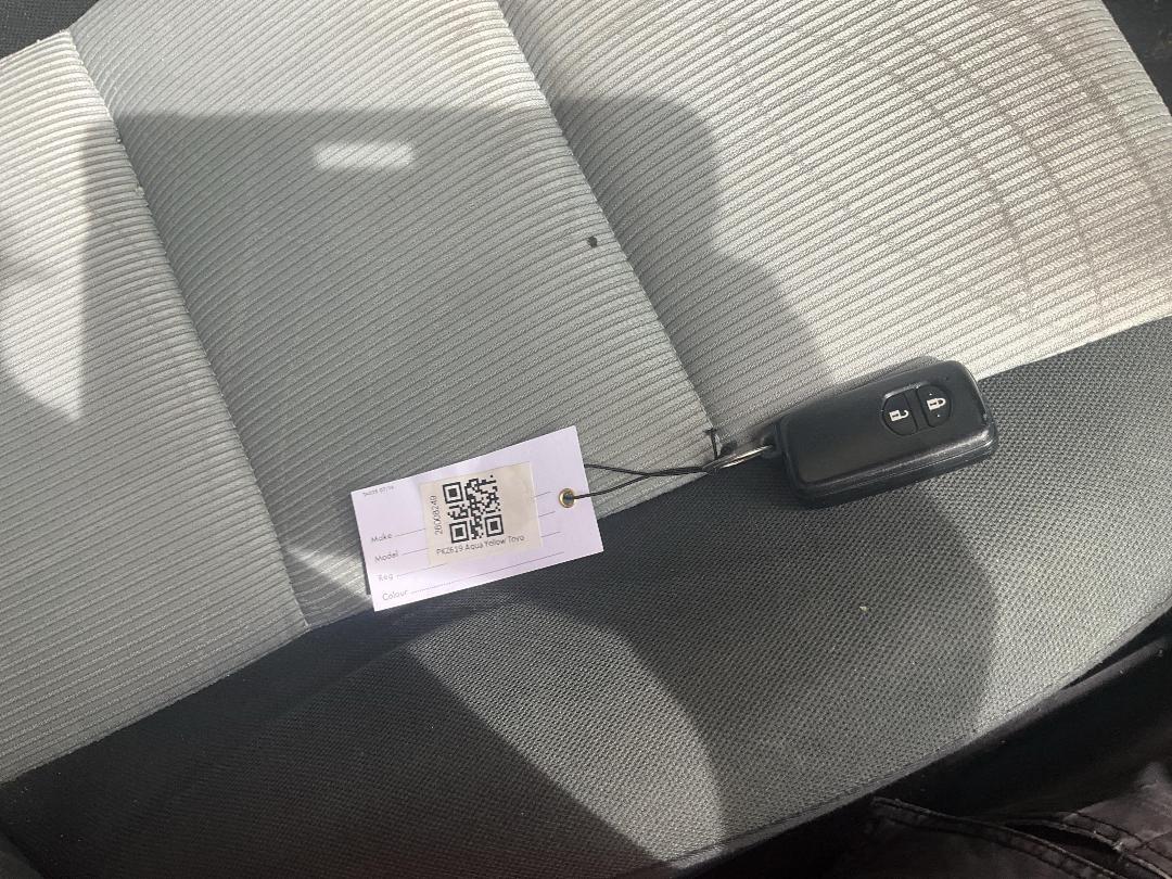 Photo '19' of Toyota Aqua Hybrid