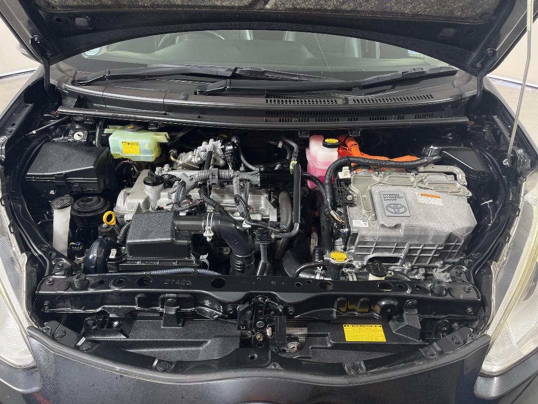 Photo '13' of Toyota Aqua Photo '13' of Toyota Aqua