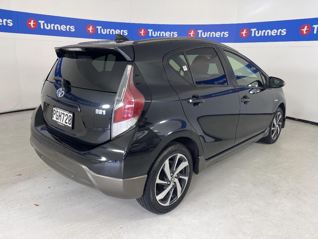 Photo '7' of Toyota Aqua Photo '7' of Toyota Aqua