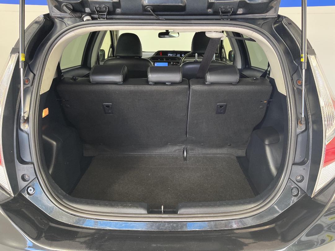 Photo '14' of Toyota Aqua Photo '14' of Toyota Aqua