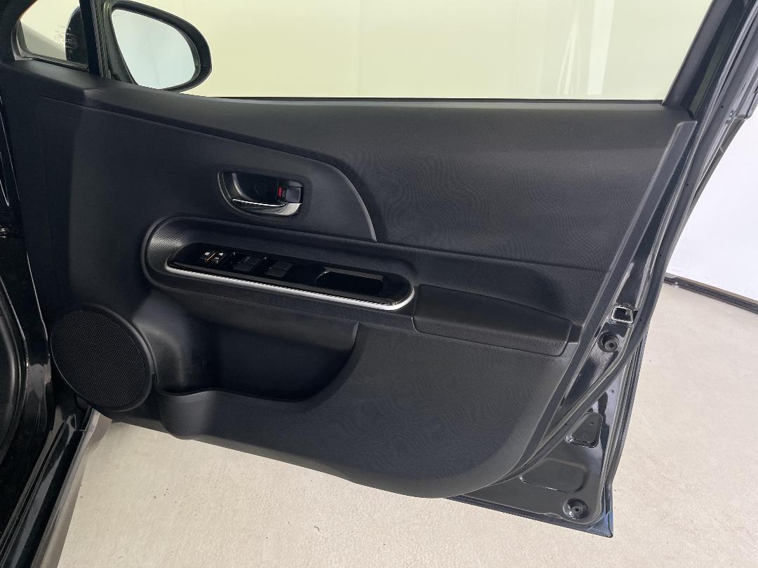 Photo '15' of Toyota Aqua Photo '15' of Toyota Aqua