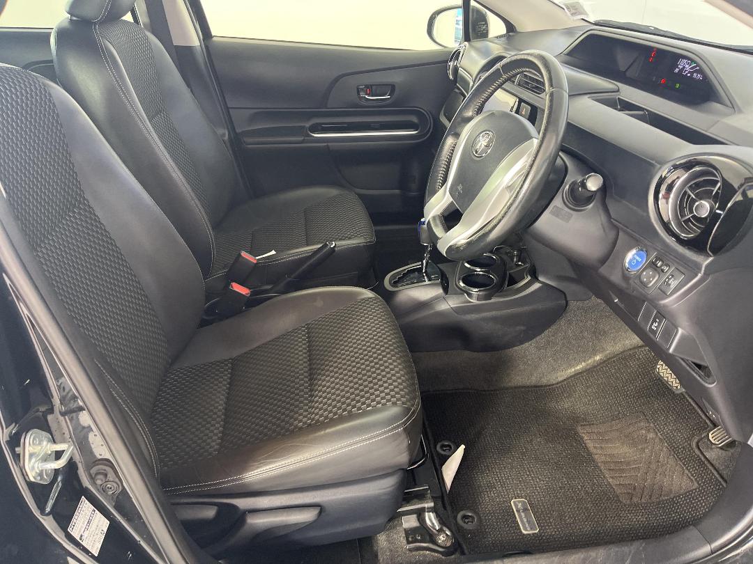 Photo '16' of Toyota Aqua Photo '16' of Toyota Aqua