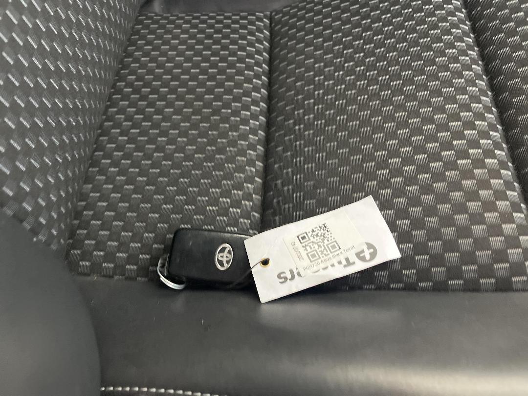 Photo '22' of Toyota Aqua Photo '22' of Toyota Aqua