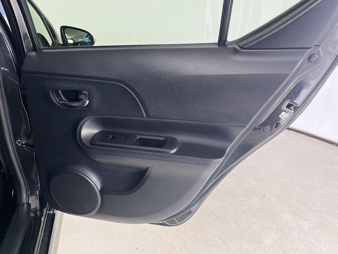 Photo '19' of Toyota Aqua Photo '19' of Toyota Aqua