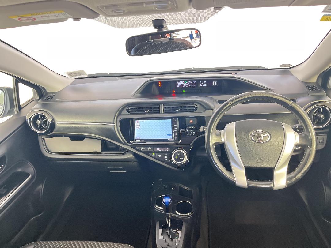 Photo '17' of Toyota Aqua Photo '17' of Toyota Aqua