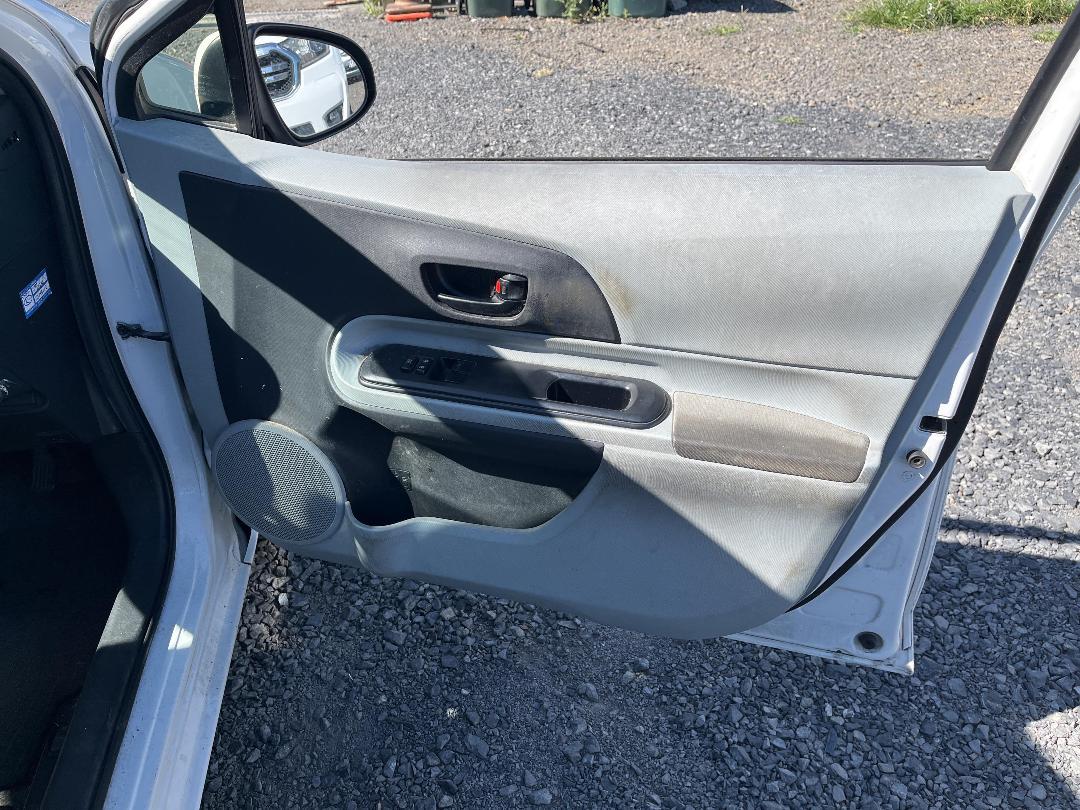 Photo '13' of Toyota Aqua