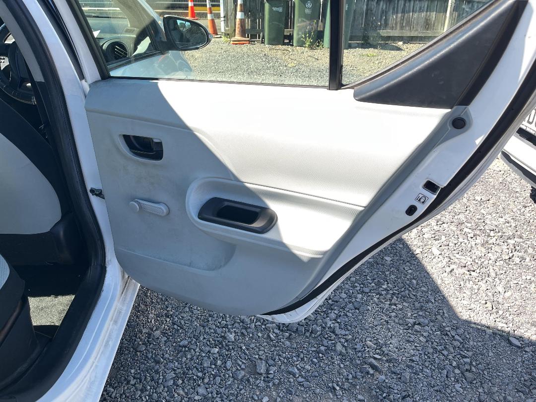 Photo '17' of Toyota Aqua