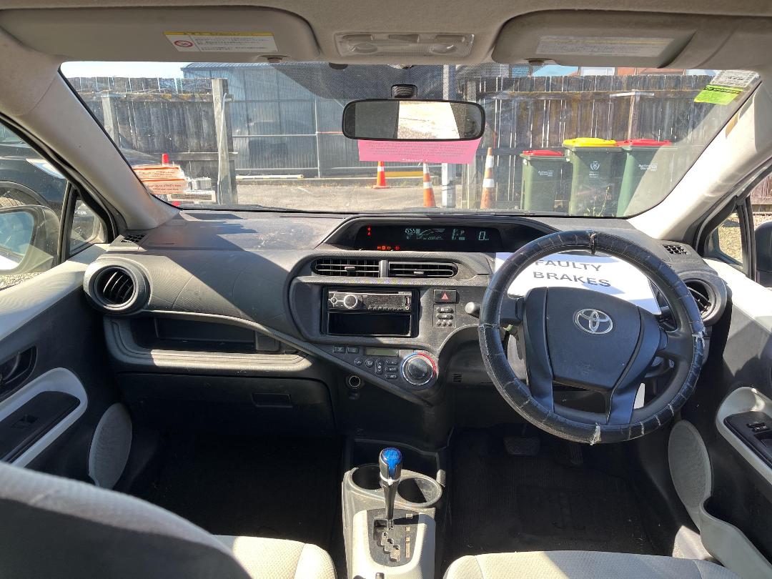 Photo '15' of Toyota Aqua