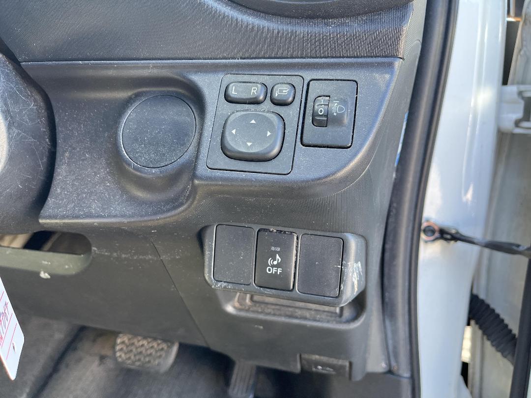 Photo '27' of Toyota Aqua