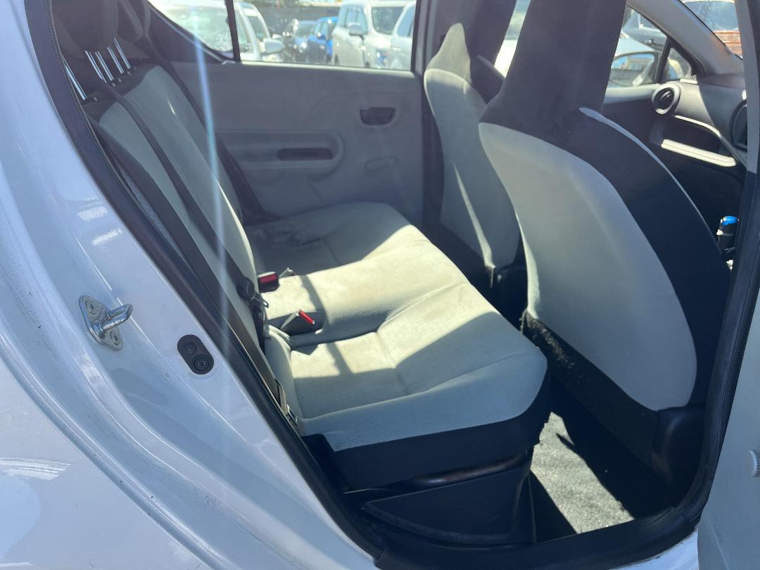 Photo '18' of Toyota Aqua