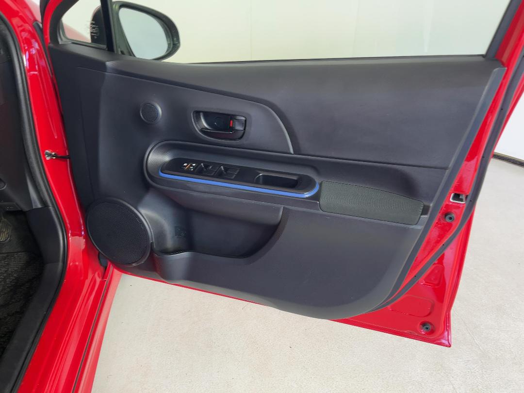 Photo '15' of Toyota Aqua Photo '15' of Toyota Aqua