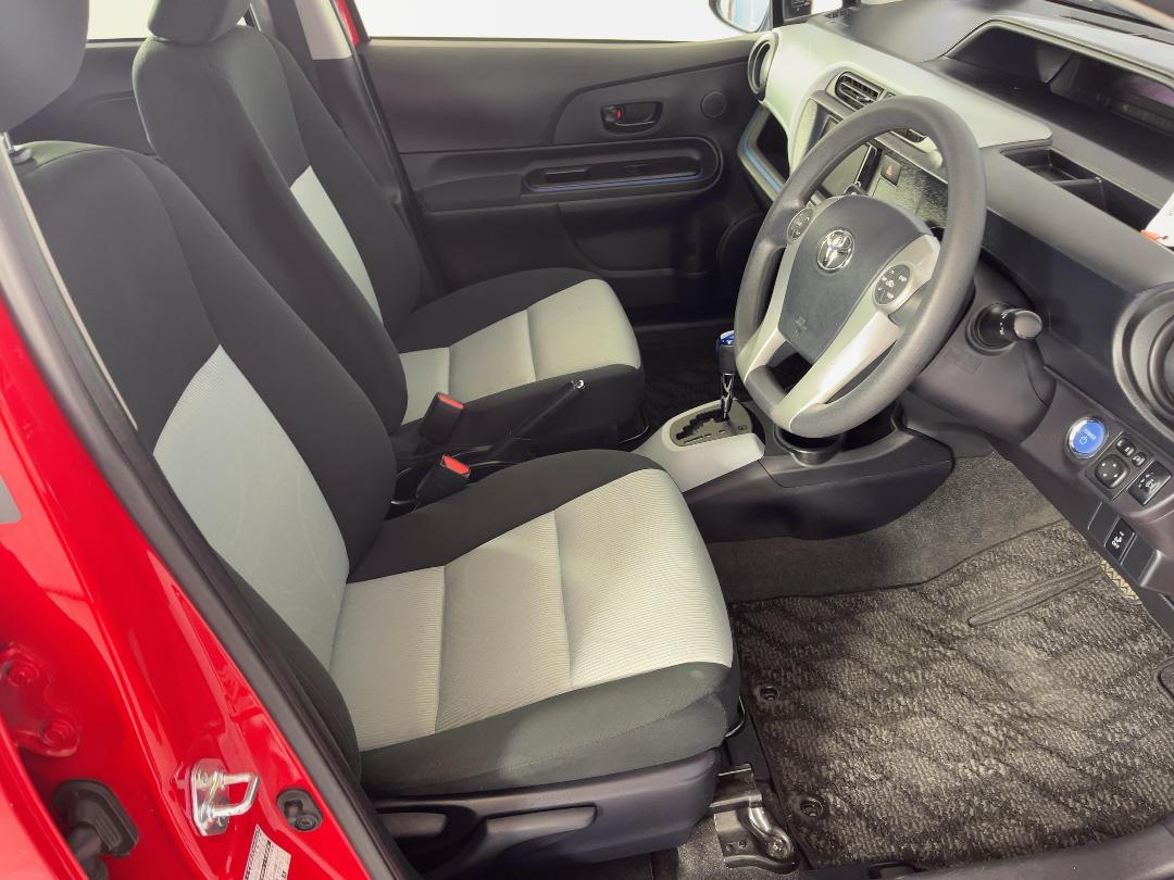 Photo '16' of Toyota Aqua Photo '16' of Toyota Aqua