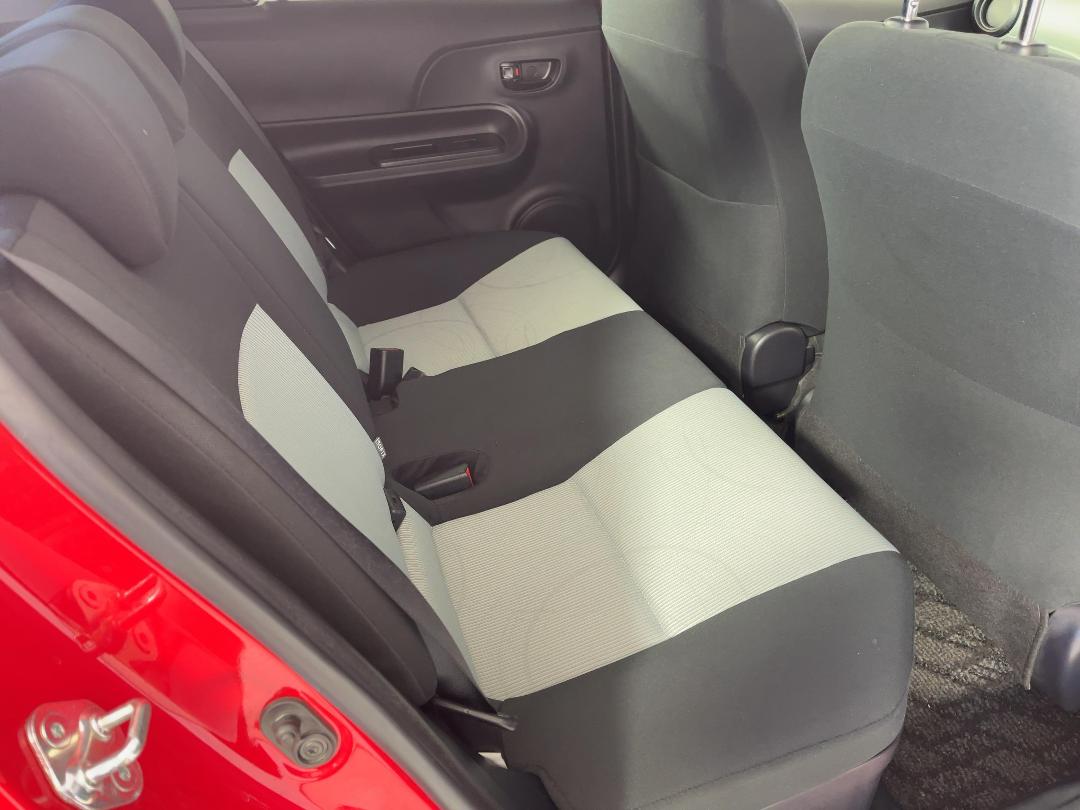 Photo '20' of Toyota Aqua Photo '20' of Toyota Aqua