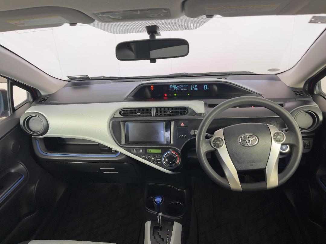 Photo '17' of Toyota Aqua Photo '17' of Toyota Aqua