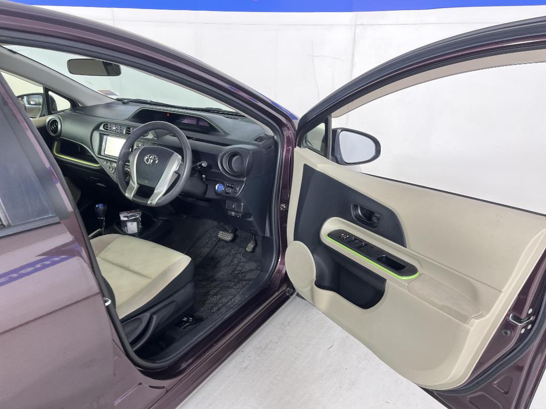 Photo '15' of Toyota Aqua