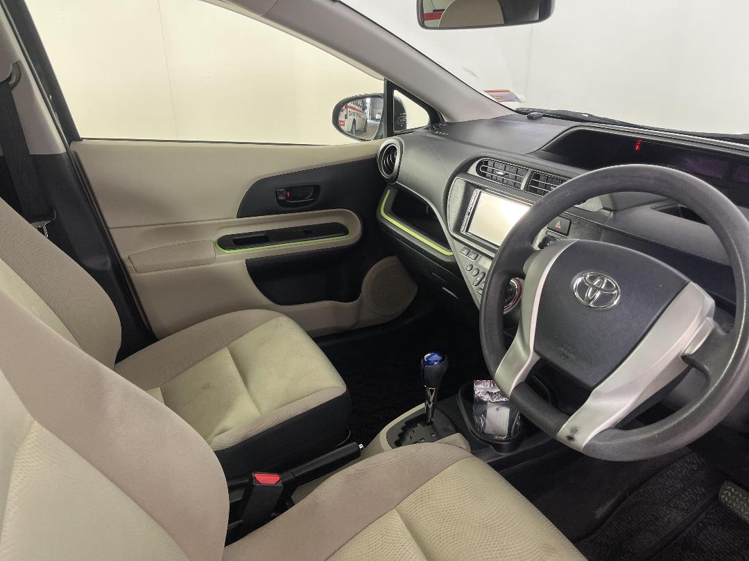 Photo '16' of Toyota Aqua