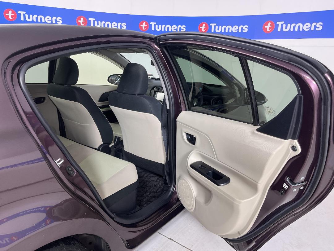 Photo '19' of Toyota Aqua