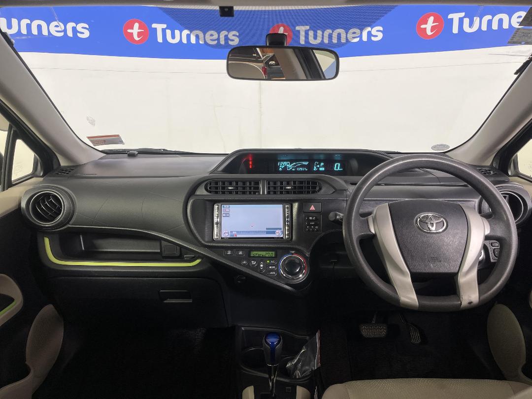 Photo '17' of Toyota Aqua