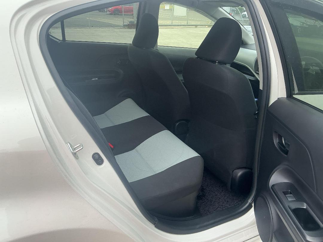 Photo '11' of Toyota Aqua