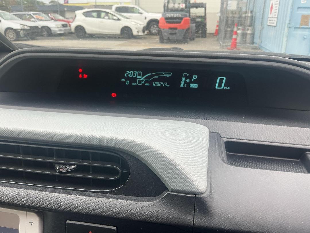 Photo '13' of Toyota Aqua