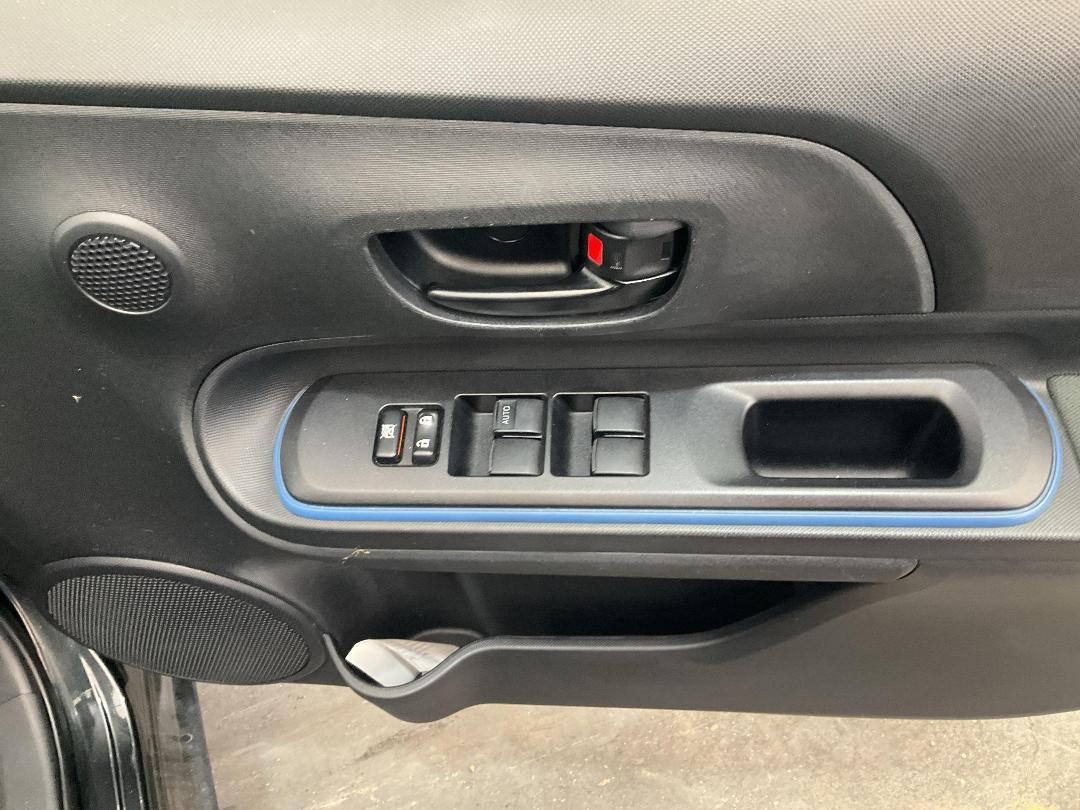 Photo '10' of Toyota Aqua