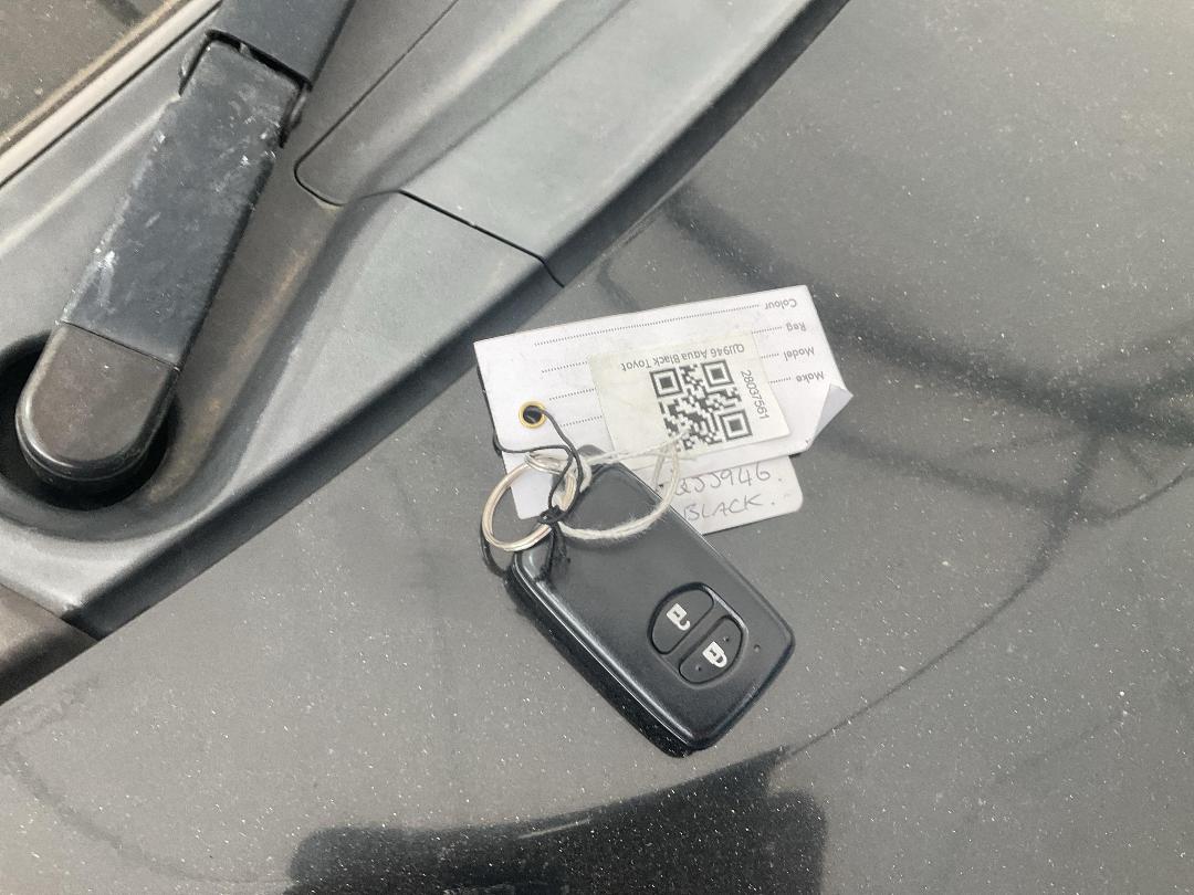 Photo '15' of Toyota Aqua