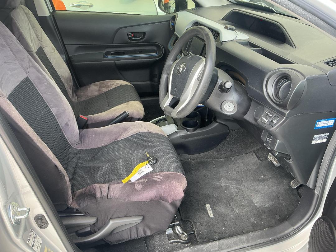 Photo '18' of Toyota Aqua