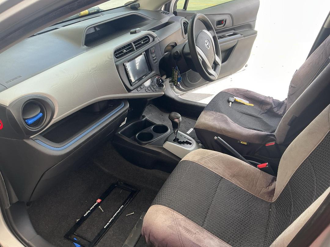 Photo '24' of Toyota Aqua