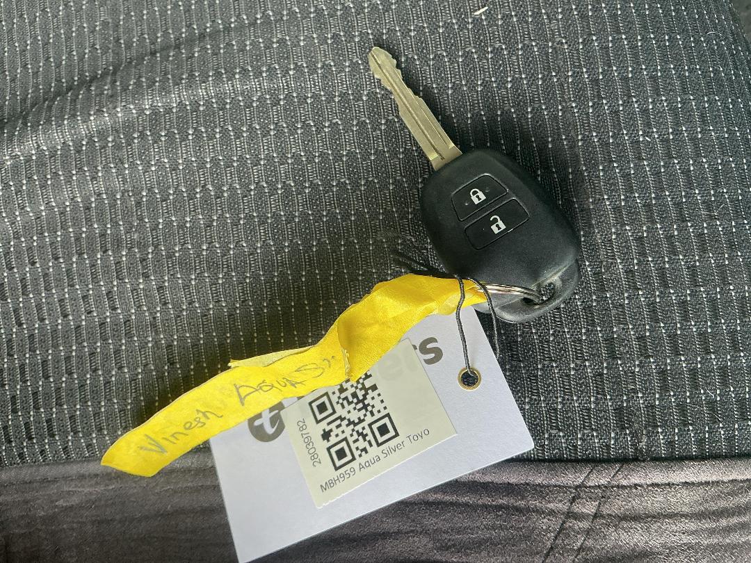 Photo '28' of Toyota Aqua