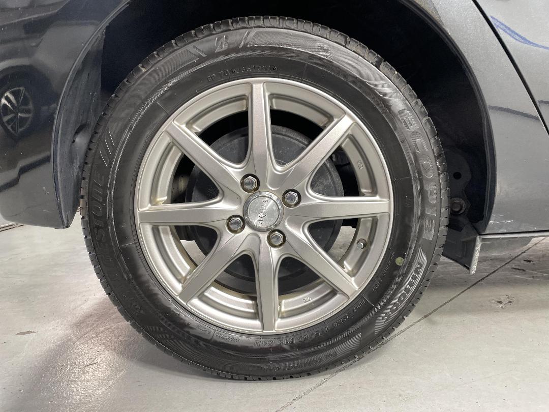 Photo '12' of Toyota Aqua