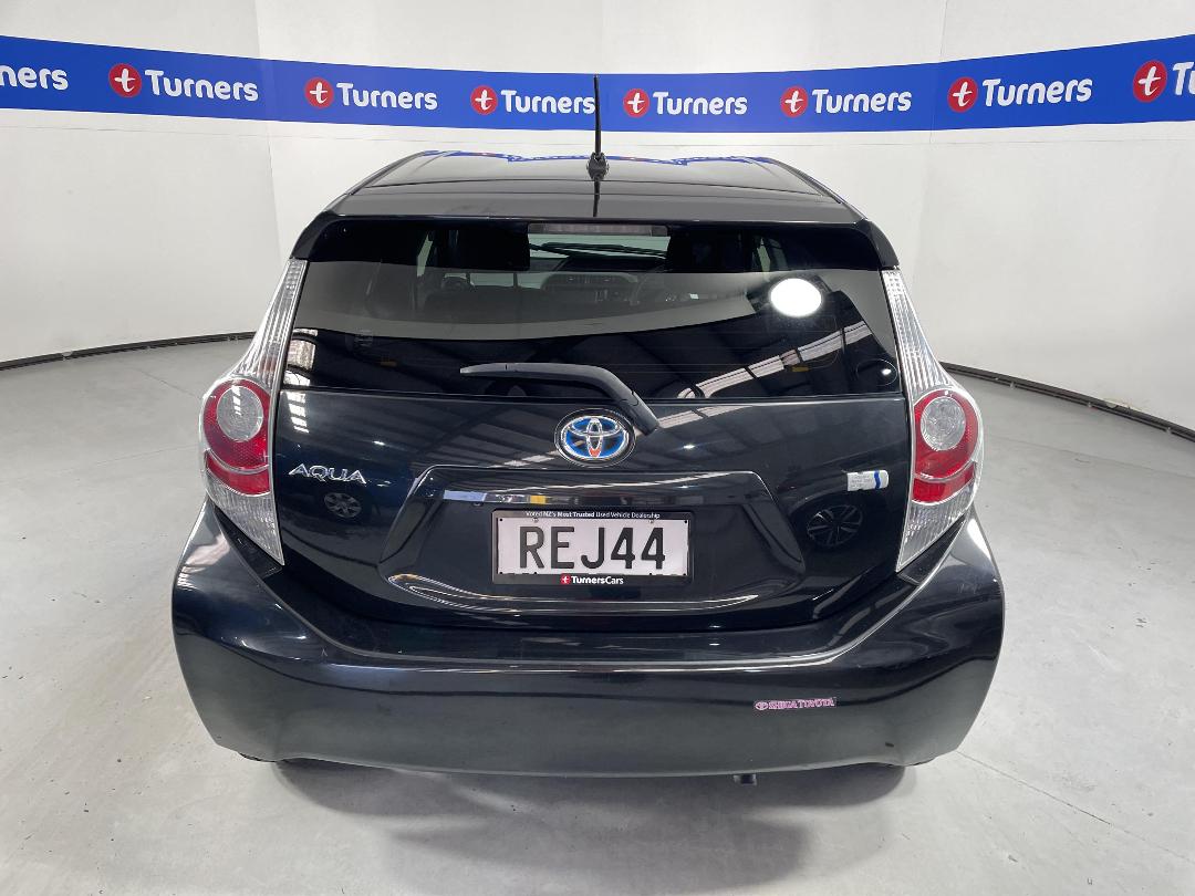 Photo '6' of Toyota Aqua