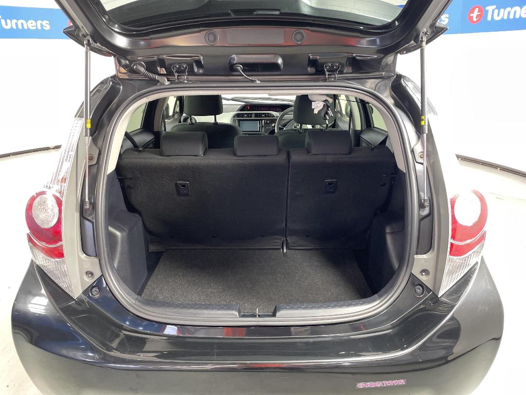 Photo '14' of Toyota Aqua