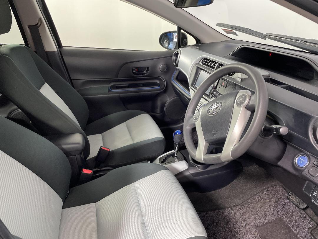 Photo '16' of Toyota Aqua