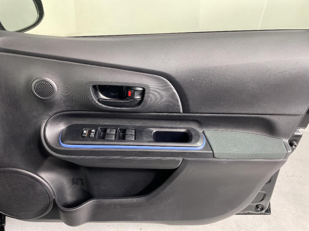 Photo '15' of Toyota Aqua