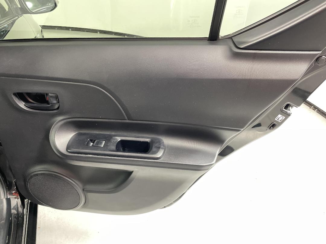 Photo '19' of Toyota Aqua