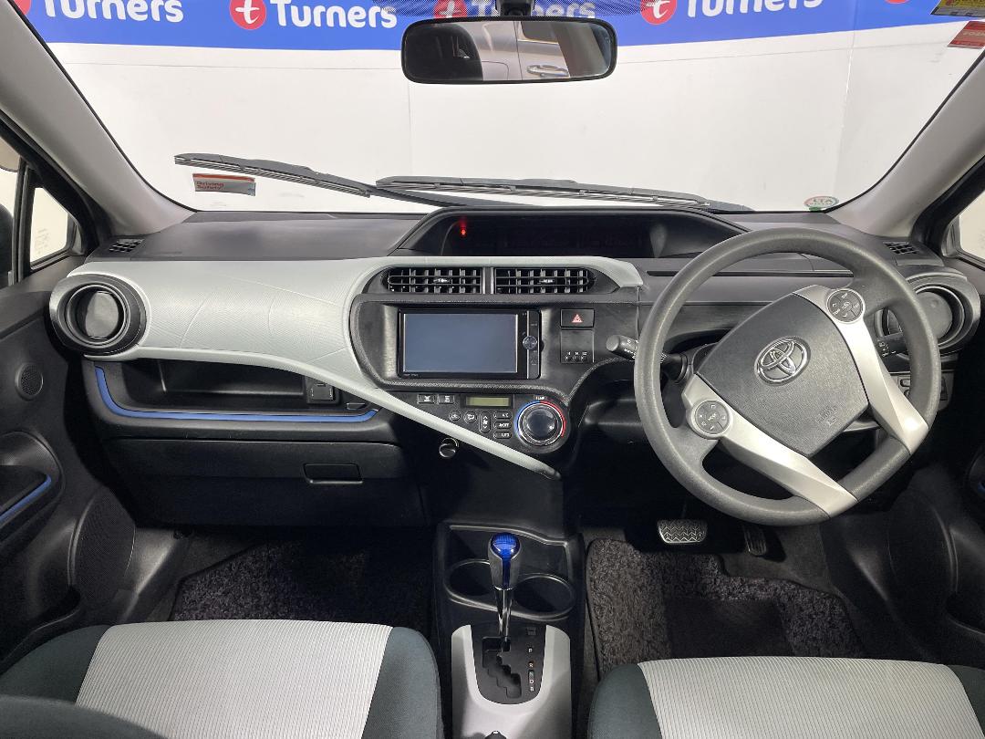 Photo '17' of Toyota Aqua