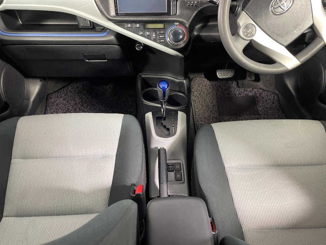 Photo '18' of Toyota Aqua