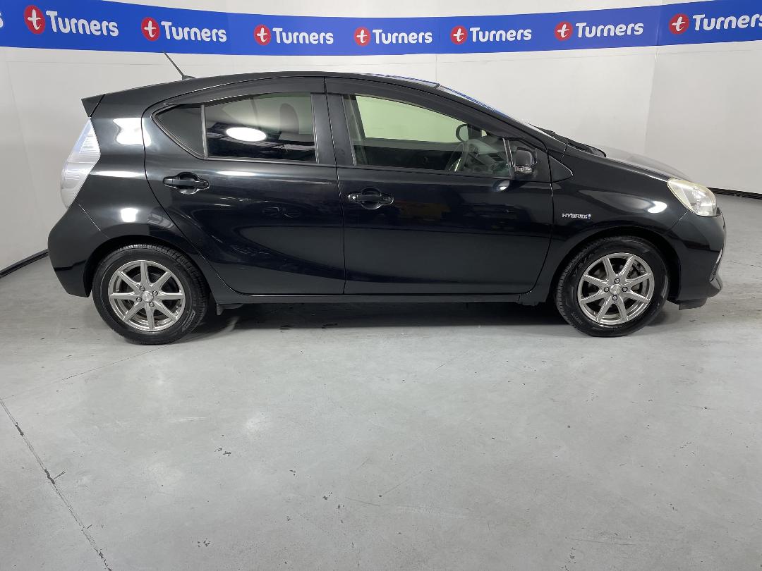 Photo '23' of Toyota Aqua