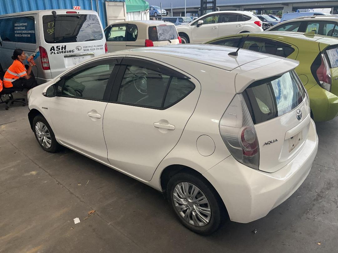 Photo '10' of Toyota Aqua