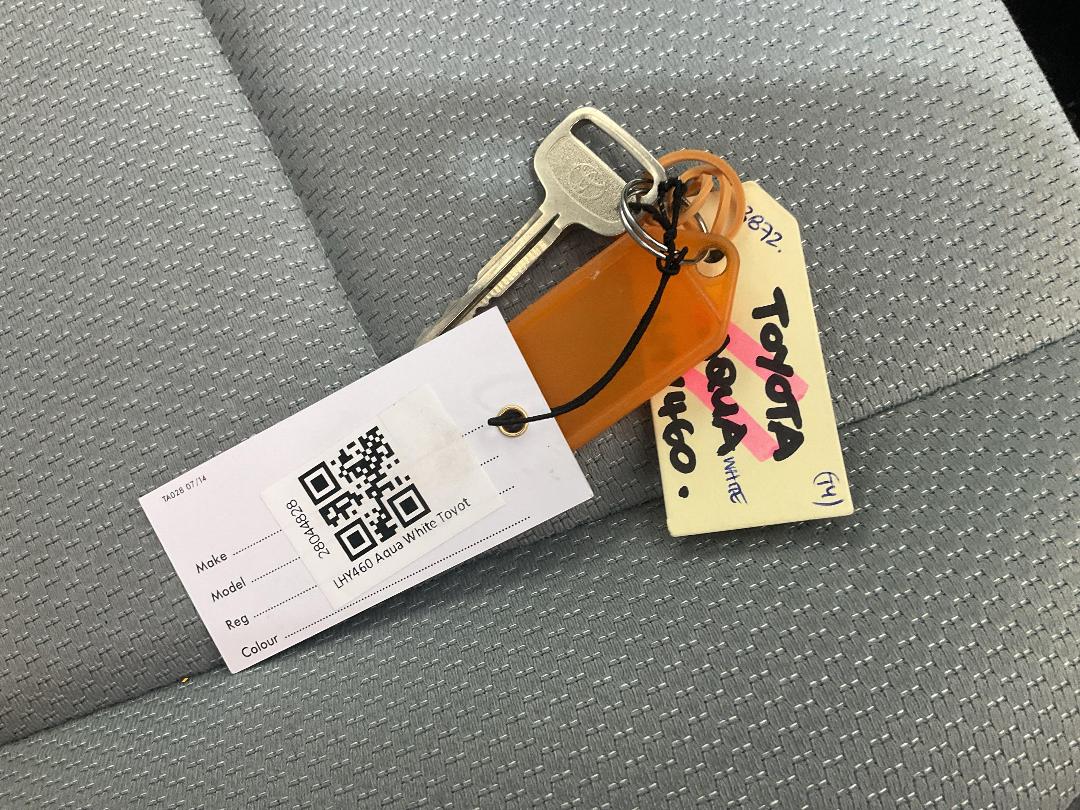 Photo '20' of Toyota Aqua