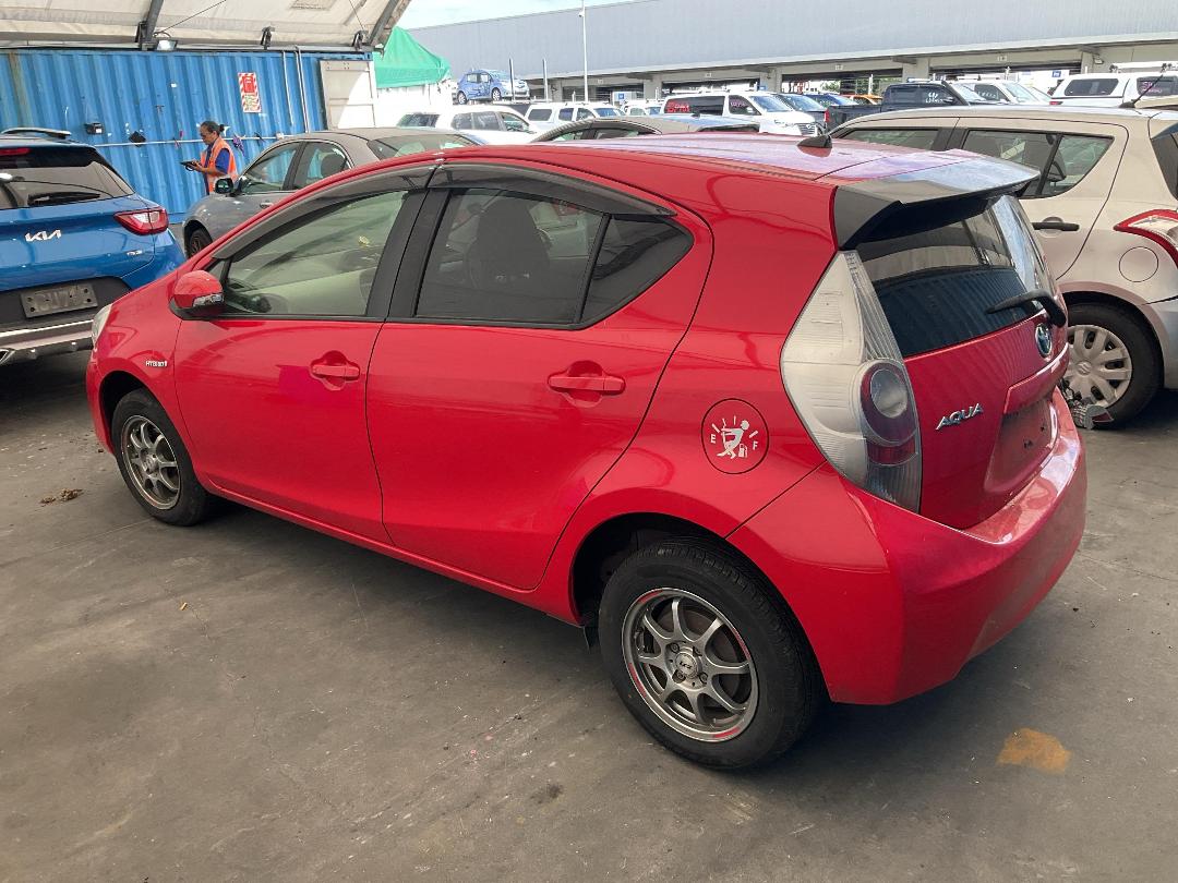 Photo '13' of Toyota Aqua Photo '13' of Toyota Aqua