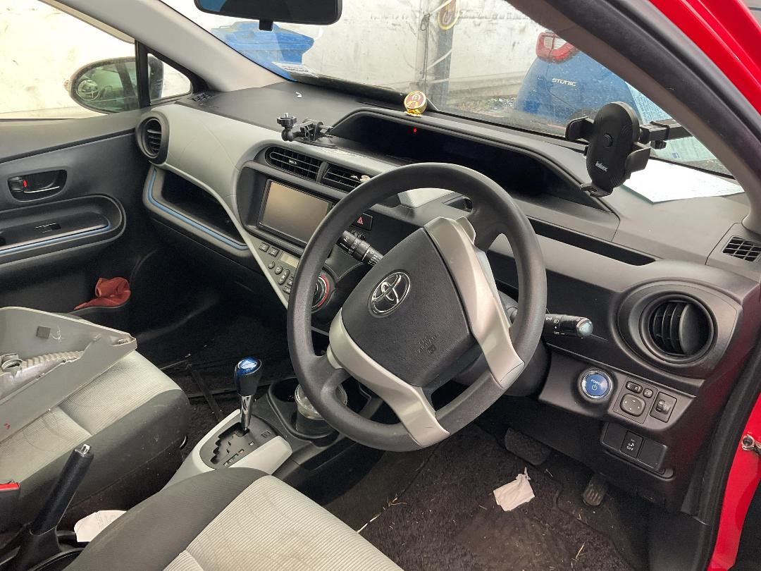 Photo '22' of Toyota Aqua Photo '22' of Toyota Aqua